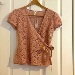 Elegant lace Old Navy wrap top! Very pretty beige wrap top w/bow. New w/tags. M.